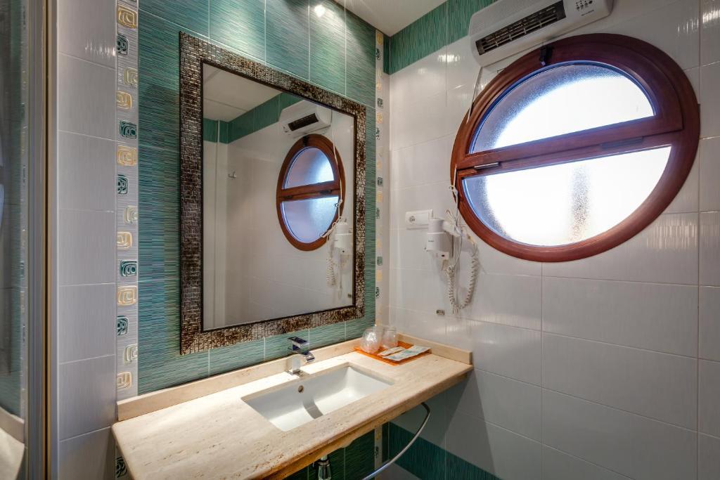Hotel Ciudad De マルトス エクステリア 写真